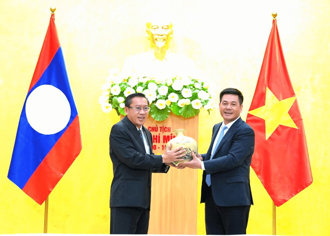 Vietnam y Laos fortalecen cooperación en energía, minas y minerales ảnh 1