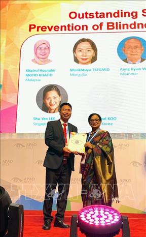 Médico vietnamita honrado con premio de Asia – Pacífico por sus aportes a prevención de ceguera ảnh 2 Médico vietnamita honrado con premio de Asia – Pacífico por sus aportes a prevención de ceguera ảnh 2