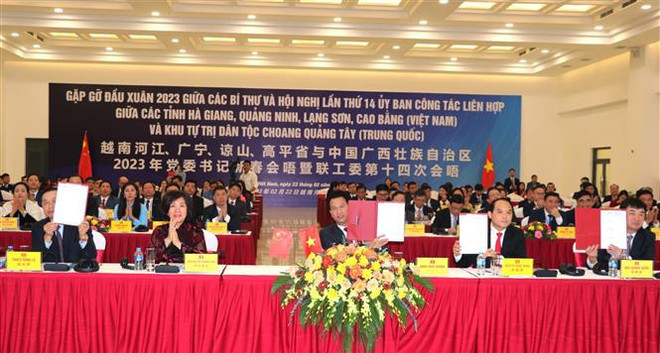 Efectúan encuentro primaveral entre provincias vietnamita y china ảnh 1 Efectúan encuentro primaveral entre provincias vietnamita y china ảnh 1