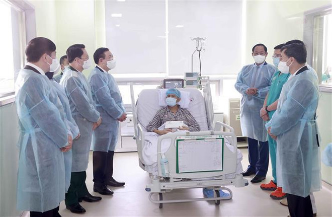Máximo dirigente legislativo elogia dedicación de trabajadores de la salud ảnh 2 Máximo dirigente legislativo elogia dedicación de trabajadores de la salud ảnh 2