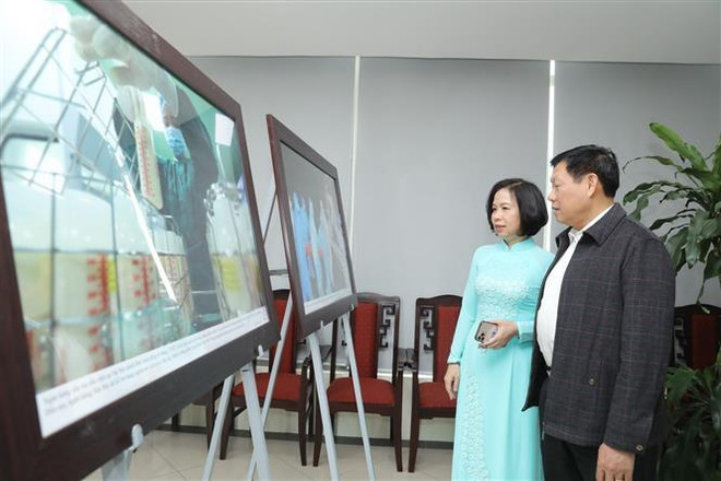 Órganos periodísticos de Vietnam resaltan esfuerzos del personal de salud ảnh 3 Órganos periodísticos de Vietnam resaltan esfuerzos del personal de salud ảnh 3