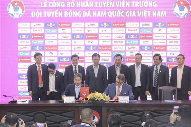 Philippe Troussier es oficialmente entrenador de selección nacional de fútbol de Vietnam ảnh 2 Philippe Troussier es oficialmente entrenador de selección nacional de fútbol de Vietnam ảnh 2