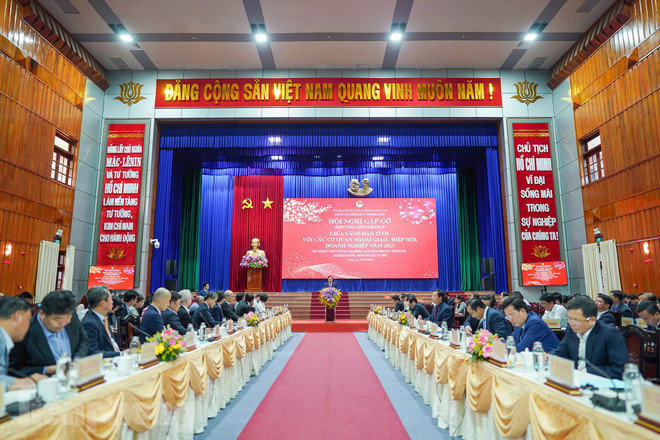 Autoridades de Long An se reúnen con cuerpo diplomático y representantes empresariales ảnh 1 Autoridades de Long An se reúnen con cuerpo diplomático y representantes empresariales ảnh 1