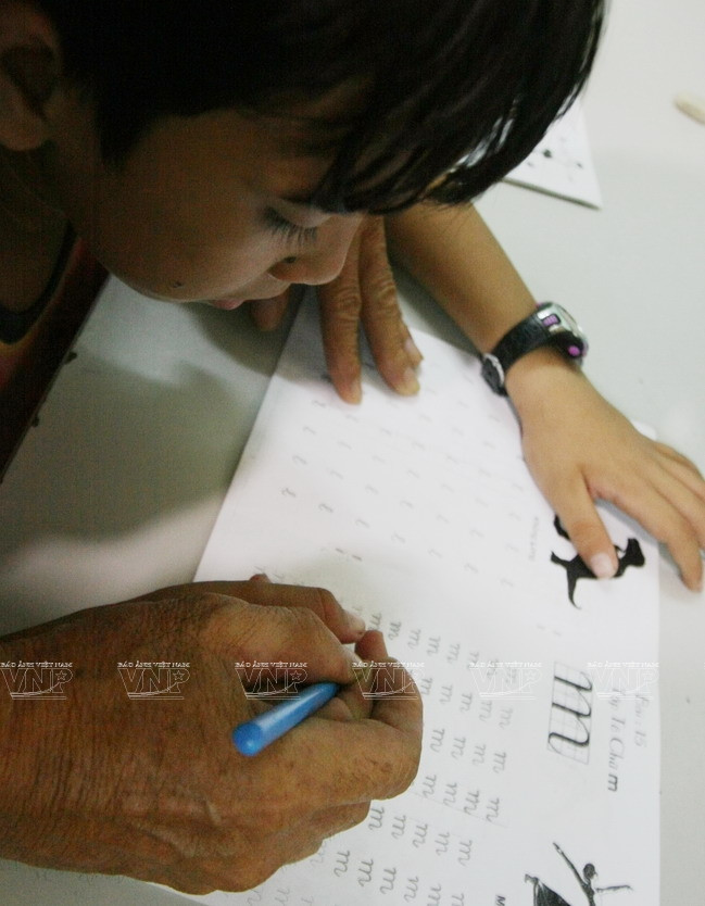 El viejo maestro y estudiantes pobres ảnh 5 El viejo maestro y estudiantes pobres ảnh 5