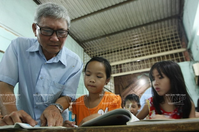El viejo maestro y estudiantes pobres ảnh 4 El viejo maestro y estudiantes pobres ảnh 4