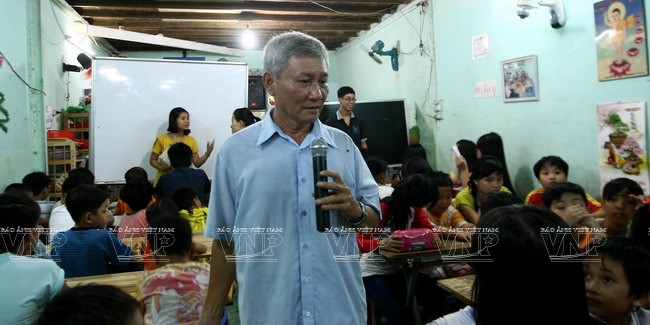 El viejo maestro y estudiantes pobres ảnh 3 El viejo maestro y estudiantes pobres ảnh 3