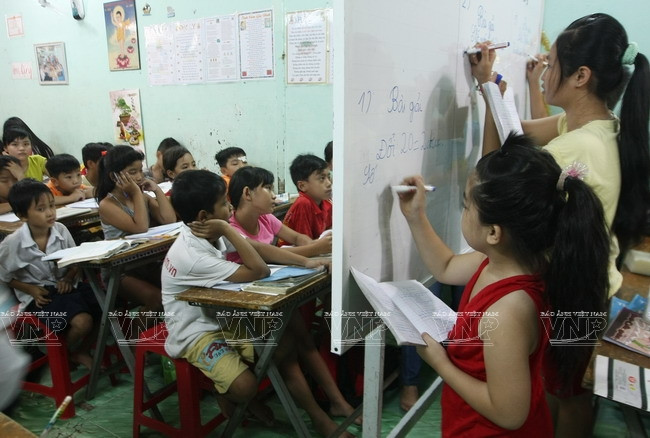 El viejo maestro y estudiantes pobres ảnh 6 El viejo maestro y estudiantes pobres ảnh 6