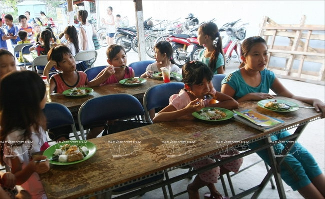 El viejo maestro y estudiantes pobres ảnh 9 El viejo maestro y estudiantes pobres ảnh 9
