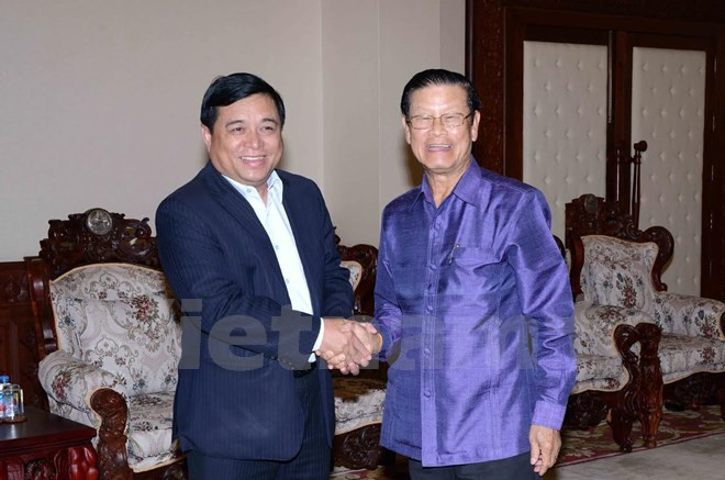 Vicepremier laosiano destaca visita de delegación vietnamita ảnh 1 Vicepremier laosiano destaca visita de delegación vietnamita ảnh 1