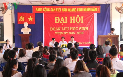 Estudiantes vietnamitas en Laos prometen fomentar nexos especiales bilaterales ảnh 1 Estudiantes vietnamitas en Laos prometen fomentar nexos especiales bilaterales ảnh 1