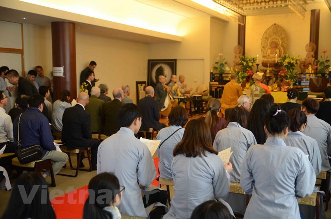 Fieles budistas vietnamitas celebran en Seúl gran misa por la paz nacional ảnh 1 Fieles budistas vietnamitas celebran en Seúl gran misa por la paz nacional ảnh 1