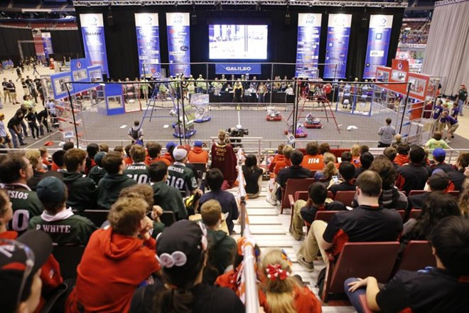 Participan escolares vietnamitas en el concurso First Robostics ảnh 1