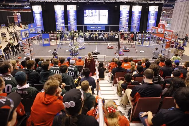 Participan escolares vietnamitas en el concurso First Robostics ảnh 1