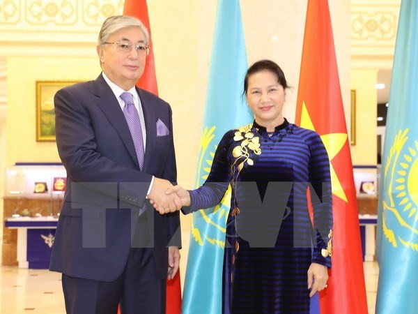 Titular del Parlamento de Vietnam se reúne con presidente del Senado de Kazajstán ảnh 1 Titular del Parlamento de Vietnam se reúne con presidente del Senado de Kazajstán ảnh 1