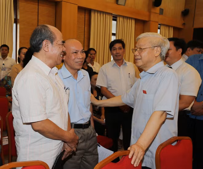 Máximo dirigente partidista de Vietnam dialoga con electores ảnh 1 Máximo dirigente partidista de Vietnam dialoga con electores ảnh 1