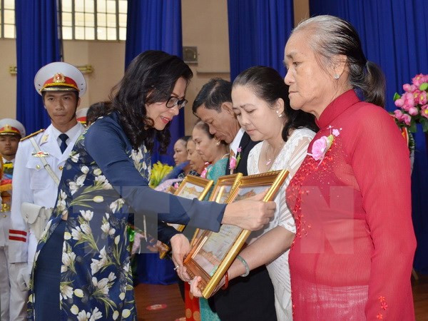 Exhiben retratos de Madres Heroicas de Vietnam ảnh 1