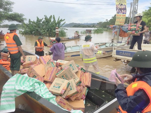 Vietnamitas realizan actividades de apoyo a víctimas de inundaciones ảnh 1 Vietnamitas realizan actividades de apoyo a víctimas de inundaciones ảnh 1