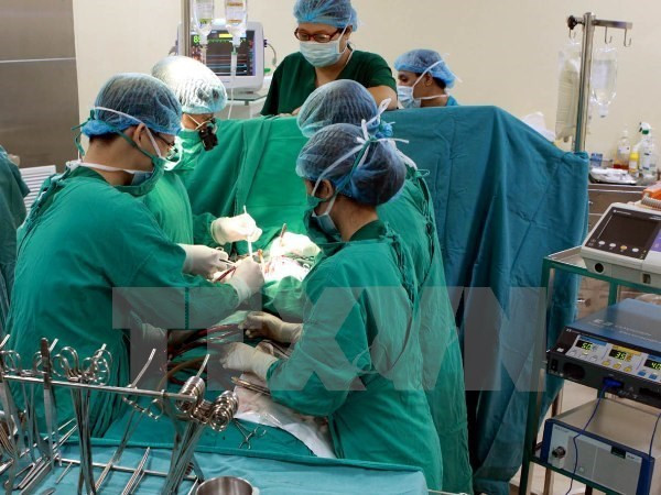 Vietnam y Estados Unidos cooperan en cirugía ortopédica a pacientes pobres ảnh 1 Vietnam y Estados Unidos cooperan en cirugía ortopédica a pacientes pobres ảnh 1
