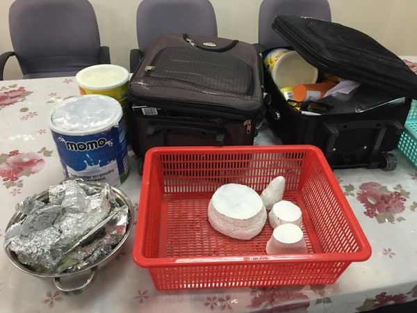 Detectan en aeropuerto vietnamita tráfico de cuernos de rinocerontes ảnh 1