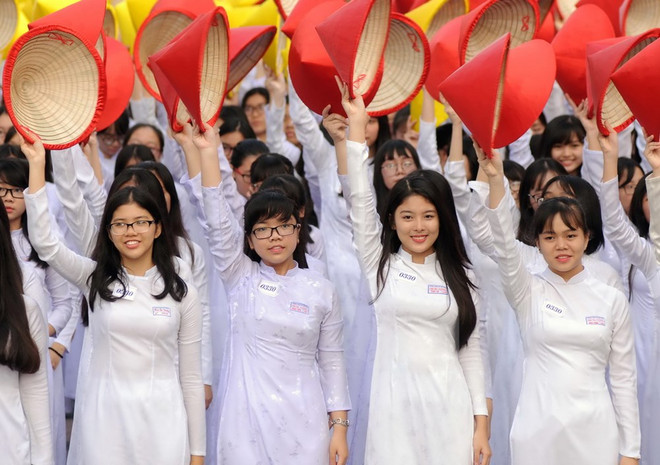 [Galería] Miles de estudiantes desfilan con Ao Dai en Ciudad Ho Chi Minh ảnh 4