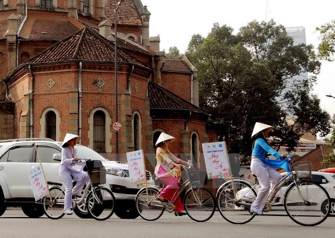 [Galería] Miles de estudiantes desfilan con Ao Dai en Ciudad Ho Chi Minh ảnh 7