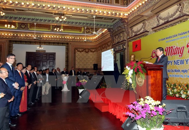Autoridades de Ciudad Ho Chi Minh se reúnen con representantes de órganos extranjeros ảnh 1 Autoridades de Ciudad Ho Chi Minh se reúnen con representantes de órganos extranjeros ảnh 1