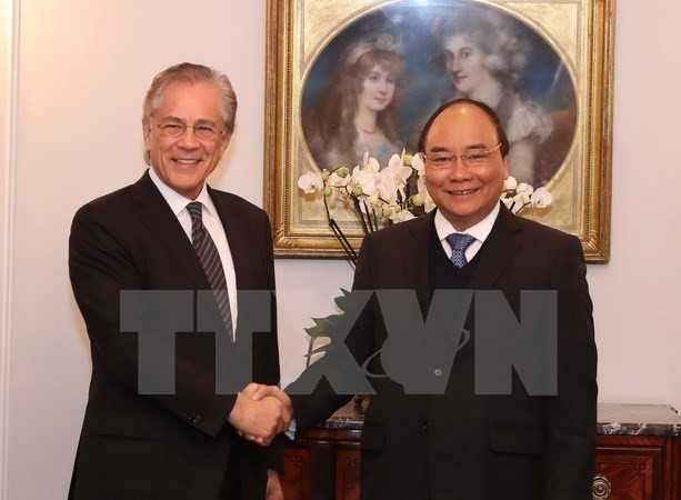 Premier vietnamita propone mayor cooperación del Instituto suizo de Investigación Malik ảnh 1