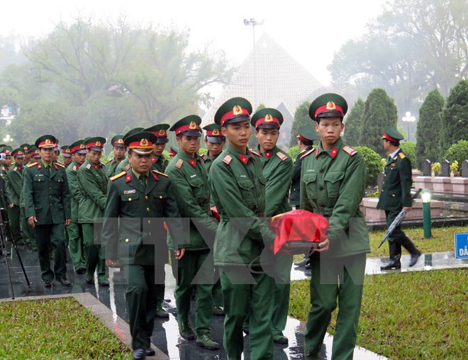 Celebran en provincia vietnamita ceremonia de entierro de mártires caídos en Laos ảnh 1 Celebran en provincia vietnamita ceremonia de entierro de mártires caídos en Laos ảnh 1