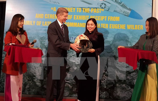 Reciben en Vietnam segunda entrega de memorias de guerra de expiloto de EE.UU. ảnh 1