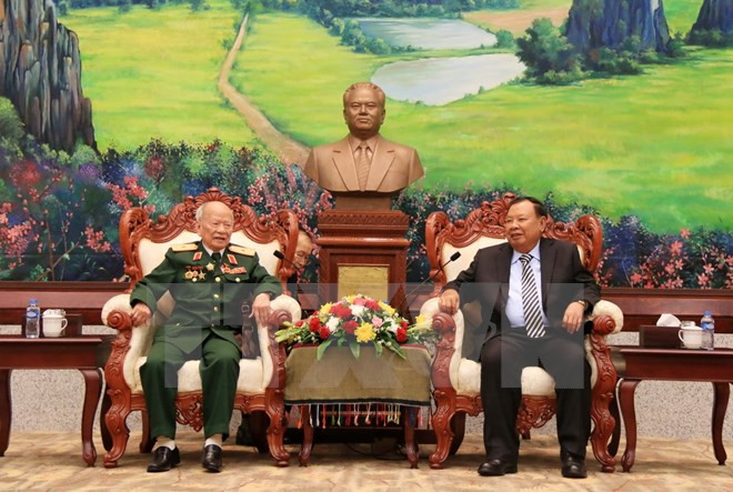 Líderes laosianos resaltan aportes de soldados voluntarios vietnamitas ảnh 1 Líderes laosianos resaltan aportes de soldados voluntarios vietnamitas ảnh 1