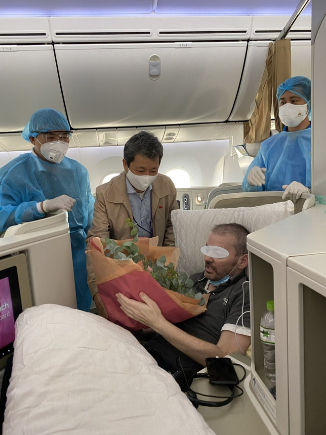 [Foto] Repatrian a ciudadanos vietnamitas del Reino Unido ảnh 3
