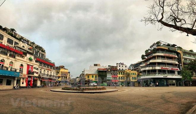 [Foto] Cierran icónicos sitios turísticos de Hanoi por COVID-19 ảnh 9