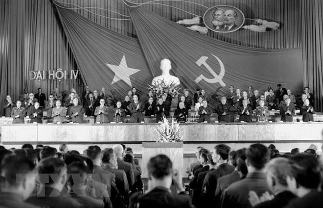 [Foto] Tras la guerra, Vietnam superó las dificultades para la reconstrucción nacional bajo la dirección del Partido Comunista ảnh 1