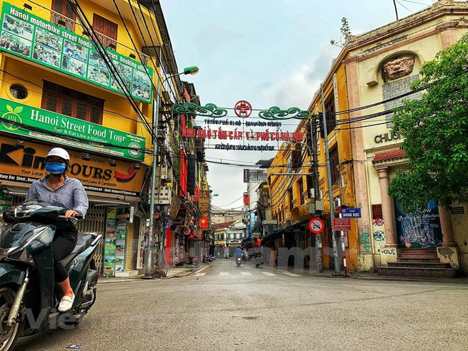 [Foto] Cierran icónicos sitios turísticos de Hanoi por COVID-19 ảnh 10