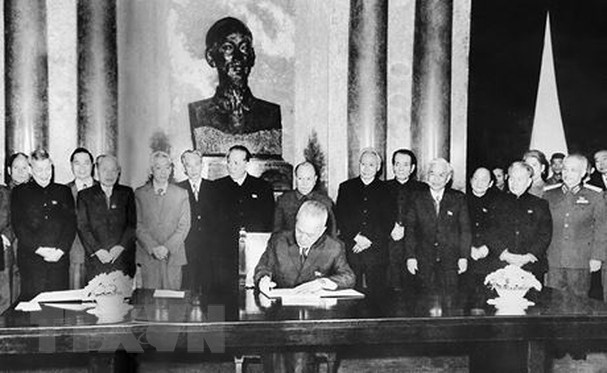 [Foto] Tras la guerra, Vietnam superó las dificultades para la reconstrucción nacional bajo la dirección del Partido Comunista ảnh 16