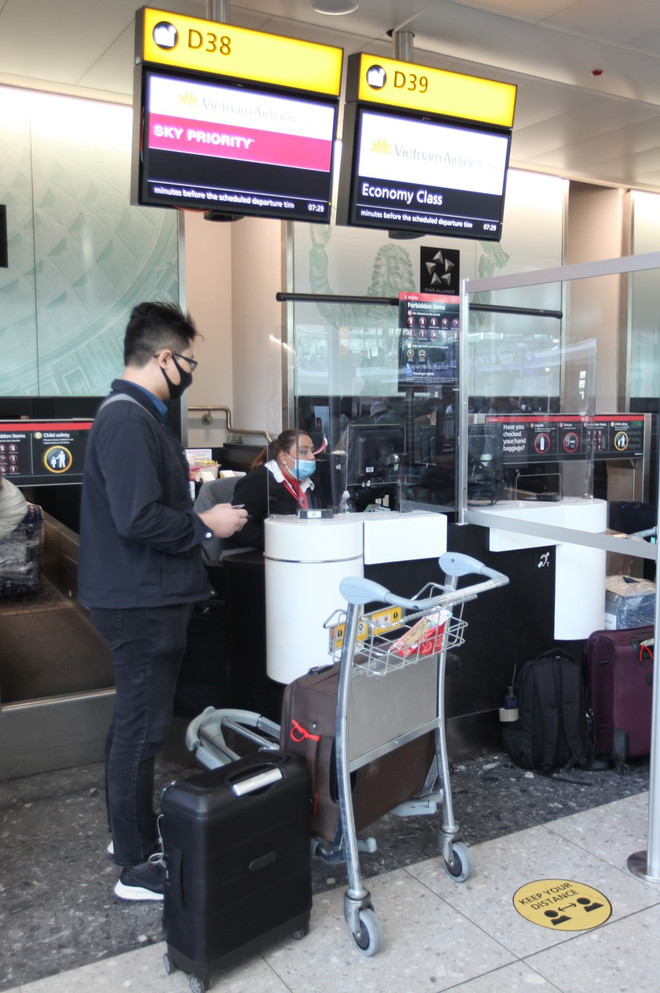 [Foto] Repatrian a ciudadanos vietnamitas del Reino Unido ảnh 4