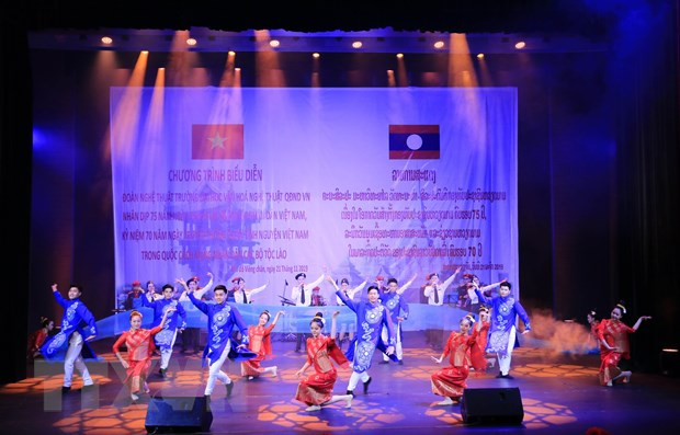 Velada musical en Vientiane resalta lazos especiales Vietnam- Laos ảnh 1 Velada musical en Vientiane resalta lazos especiales Vietnam- Laos ảnh 1