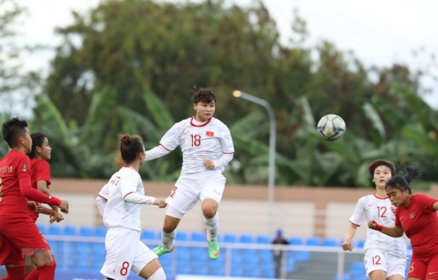 SEA Games 30: Vietnam fulmina a Indonesia y clasifica a semifinales del fútbol femenino ảnh 1