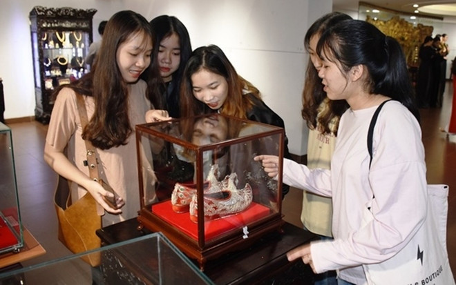 Presentan productos de orfebrería artesanal en ciudad vietnamita de Da Nang ảnh 1 Presentan productos de orfebrería artesanal en ciudad vietnamita de Da Nang ảnh 1