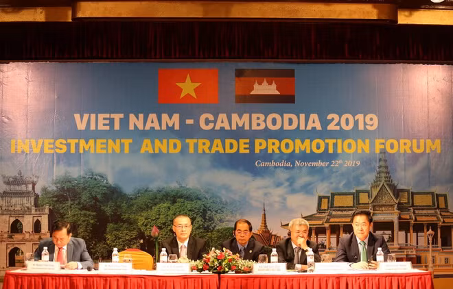 Nutrida participación en Foro de Promoción de Comercio Vietnam - Camboya 2019 ảnh 1