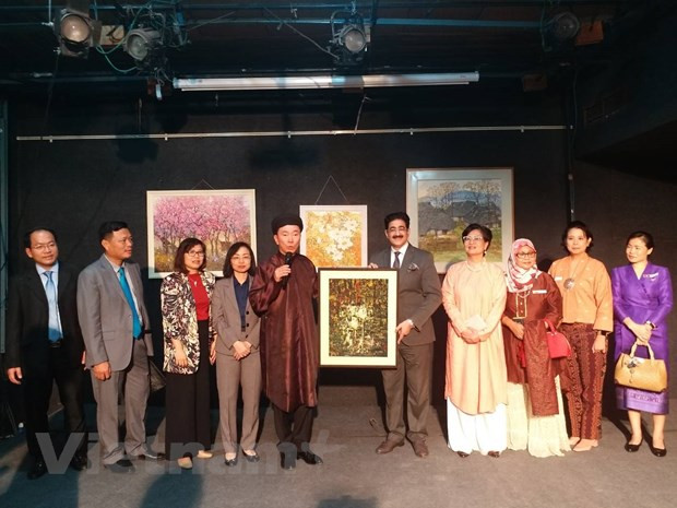 Presentan obras pictóricas de Vietnam en la India ảnh 1 Presentan obras pictóricas de Vietnam en la India ảnh 1