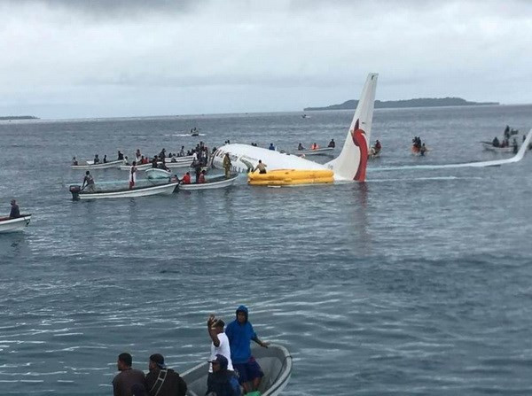 Registran cuatro vietnamitas a bordo del avión caído en una laguna de Micronesia ảnh 1