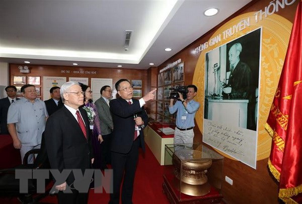 Dirigente partidista de Vietnam pide a Academia de Agricultura adaptarse a revolución industrial ảnh 1 Dirigente partidista de Vietnam pide a Academia de Agricultura adaptarse a revolución industrial ảnh 1
