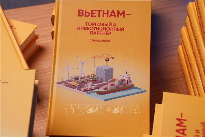 Publican en Rusia libro sobre asuntos económicos exteriores de Vietnam ảnh 1