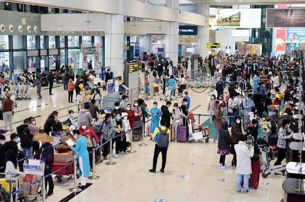 Aeropuerto de Noi Bai podría recibir hasta 80 mil pasajeros/día durante Año Nuevo Lunar 2023 ảnh 1 Aeropuerto de Noi Bai podría recibir hasta 80 mil pasajeros/día durante Año Nuevo Lunar 2023 ảnh 1