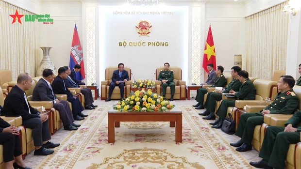 Ministro de Defensa de Vietnam recibe a alto funcionario de Ministerio del Interior de Camboya ảnh 1 Ministro de Defensa de Vietnam recibe a alto funcionario de Ministerio del Interior de Camboya ảnh 1