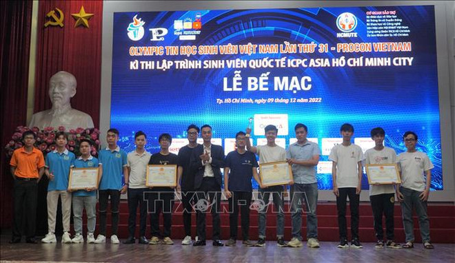 Entregan premios a ganadores de la Olimpiada de Informática de Vietnam ảnh 1 Entregan premios a ganadores de la Olimpiada de Informática de Vietnam ảnh 1