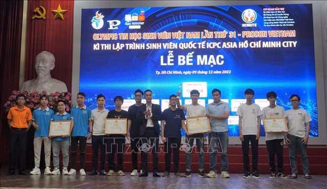 Entregan premios a ganadores de la Olimpiada de Informática de Vietnam ảnh 1