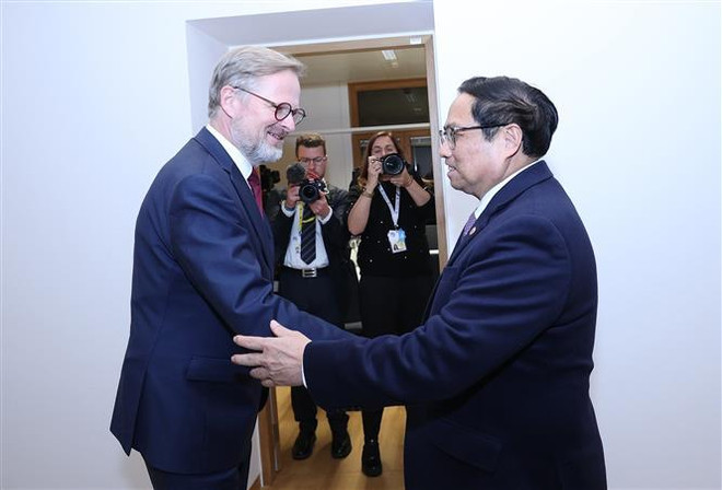 Premier vietnamita se reúne con dirigentes de países y socios europeos ảnh 4 Premier vietnamita se reúne con dirigentes de países y socios europeos ảnh 4