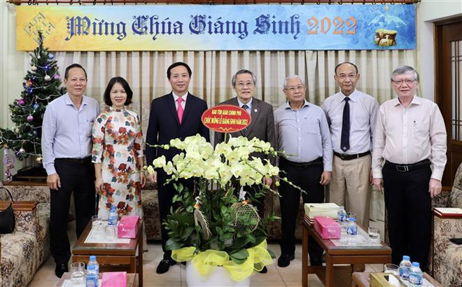 Felicitan a comunidad religiosa en Ciudad Ho Chi Minh por Navidad ảnh 1  Felicitan a comunidad religiosa en Ciudad Ho Chi Minh por Navidad ảnh 1